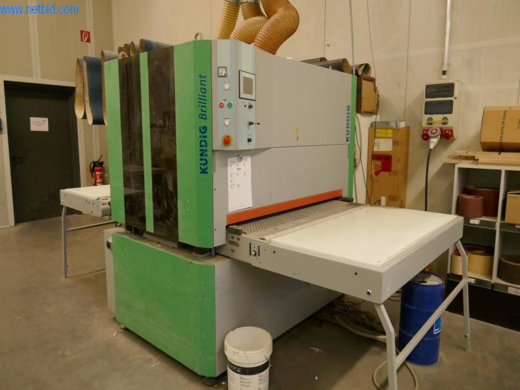 Parc de machines pour l'aménagement d'objets et de magasins-1