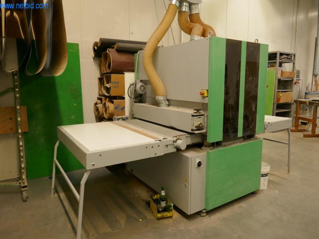 Parc de machines pour l'aménagement d'objets et de magasins-2