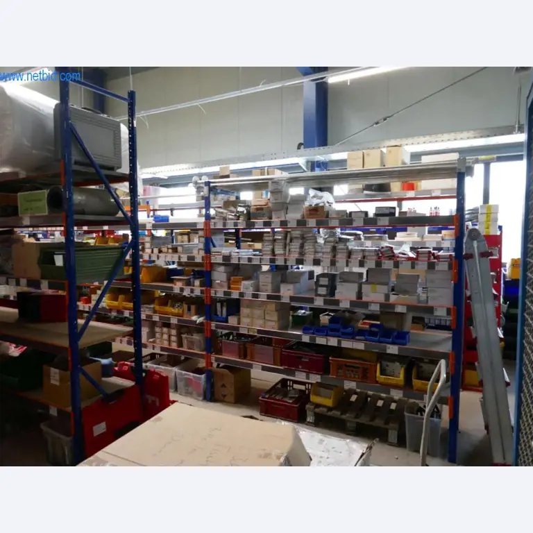 Parc de machines pour l'aménagement d'objets et de magasins-1