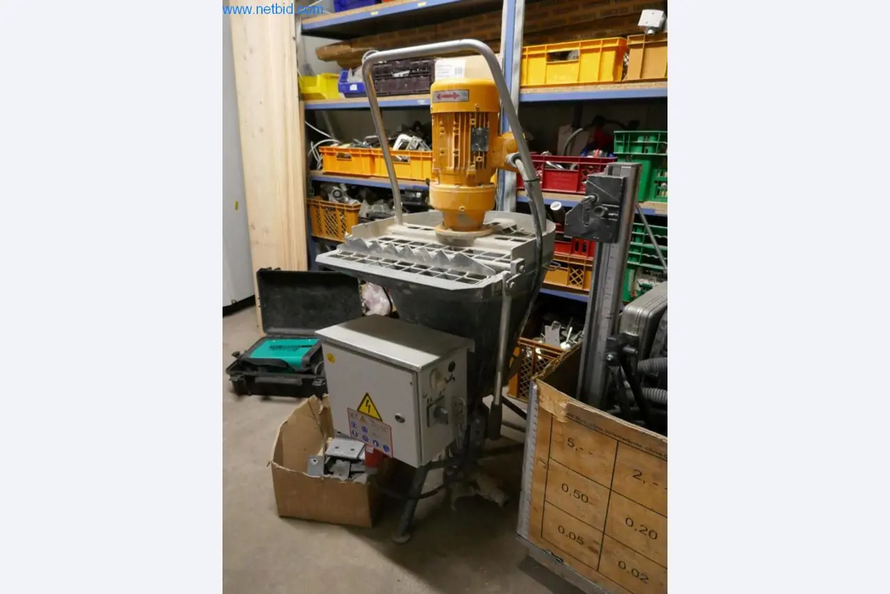 Parc de machines pour l'aménagement d'objets et de magasins-1