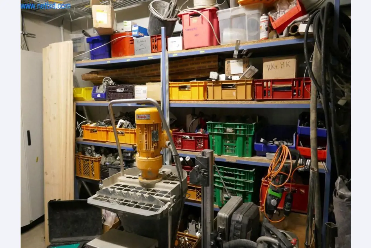 Parc de machines pour l'aménagement d'objets et de magasins-3