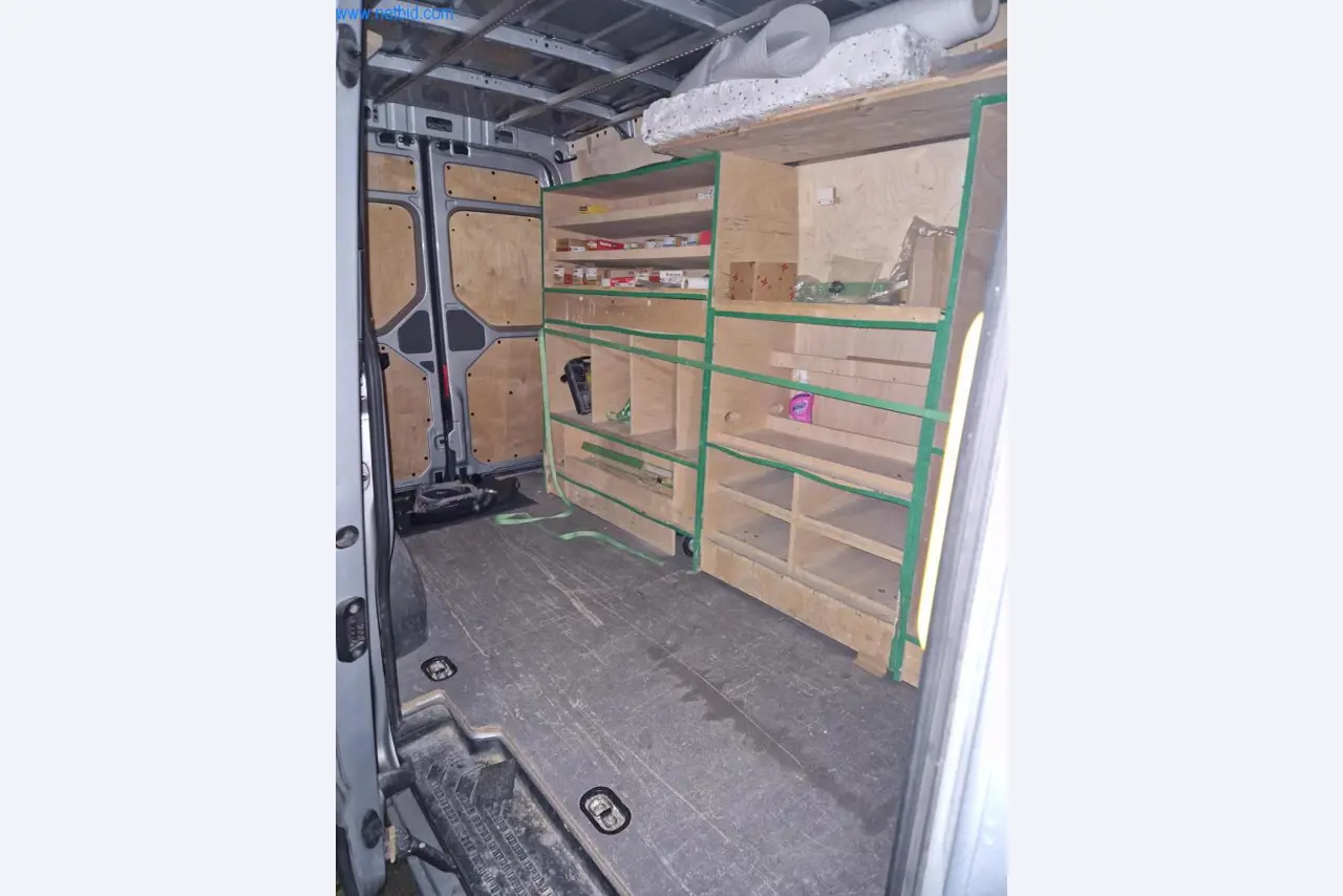 Parc de machines pour l'aménagement d'objets et de magasins-20