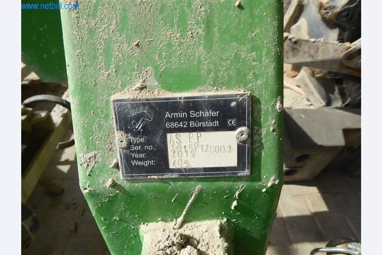 Bedrijfs- en kantooruitrusting van een manege-2