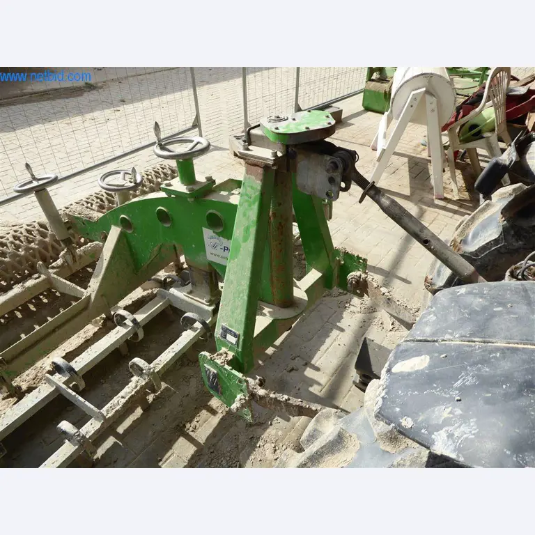 Bedrijfs- en kantooruitrusting van een manege-4