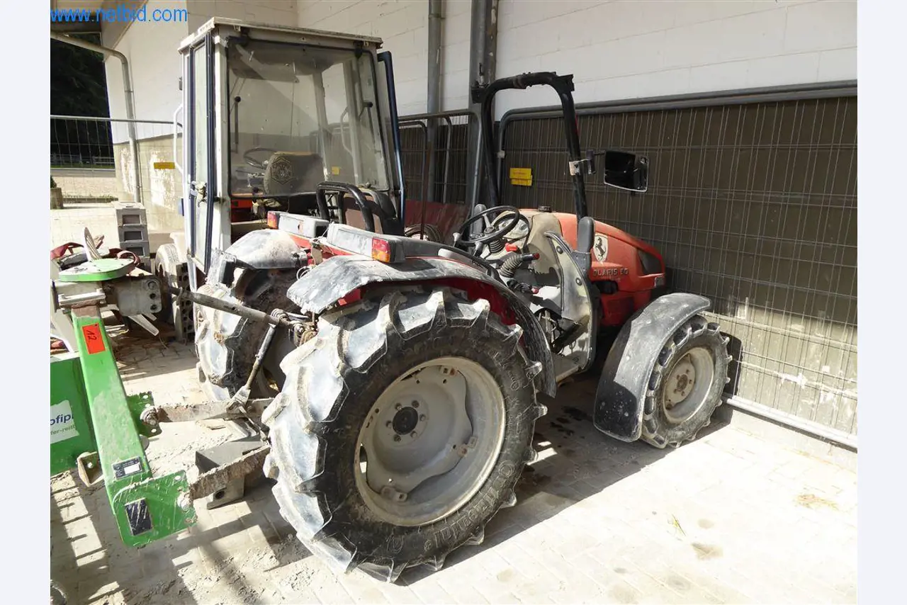 Bedrijfs- en kantooruitrusting van een manege-2