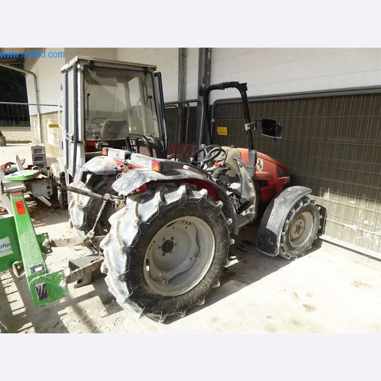 Bedrijfs- en kantooruitrusting van een manege-2