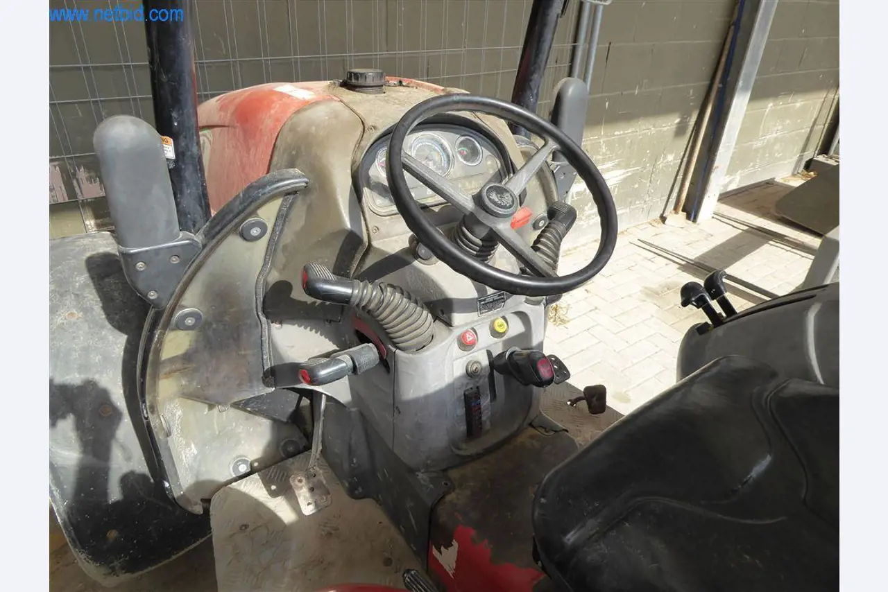 Bedrijfs- en kantooruitrusting van een manege-4