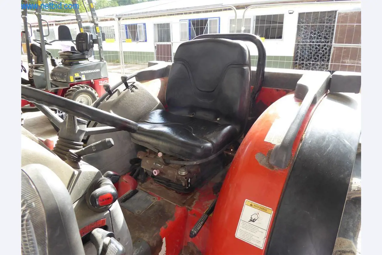 Bedrijfs- en kantooruitrusting van een manege-5