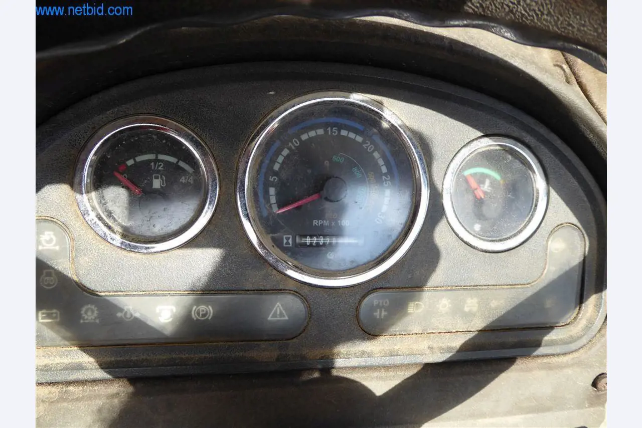 Bedrijfs- en kantooruitrusting van een manege-6