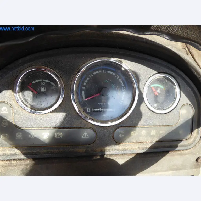 Bedrijfs- en kantooruitrusting van een manege-6