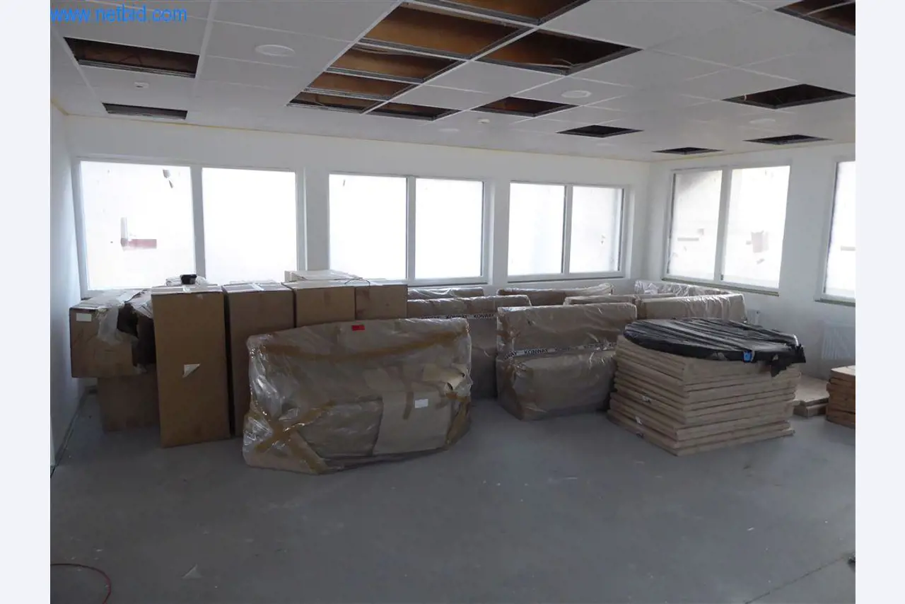 Bedrijfs- en kantooruitrusting van een manege-2