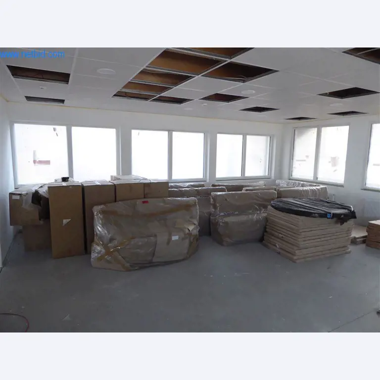 Bedrijfs- en kantooruitrusting van een manege-2