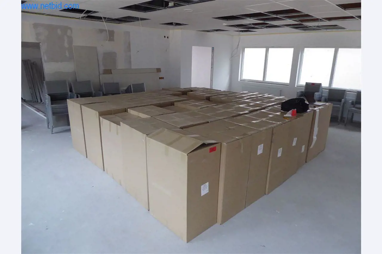 Bedrijfs- en kantooruitrusting van een manege-3