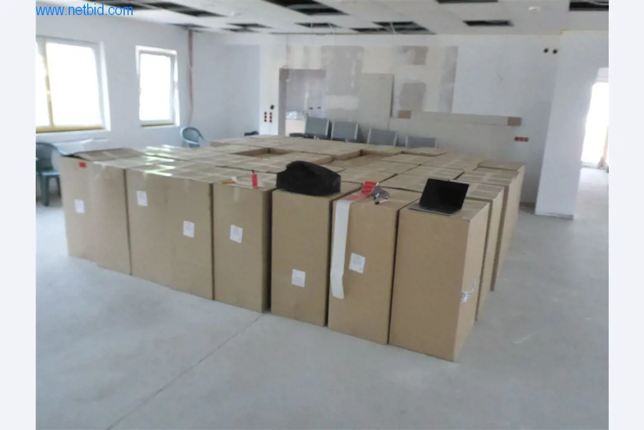 Bedrijfs- en kantooruitrusting van een manege-9