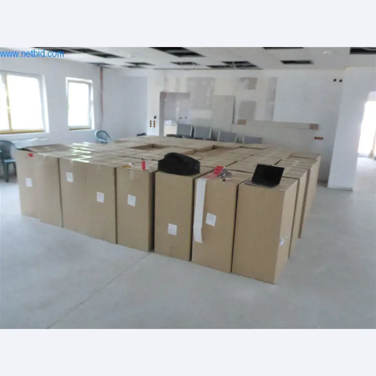 Bedrijfs- en kantooruitrusting van een manege-9