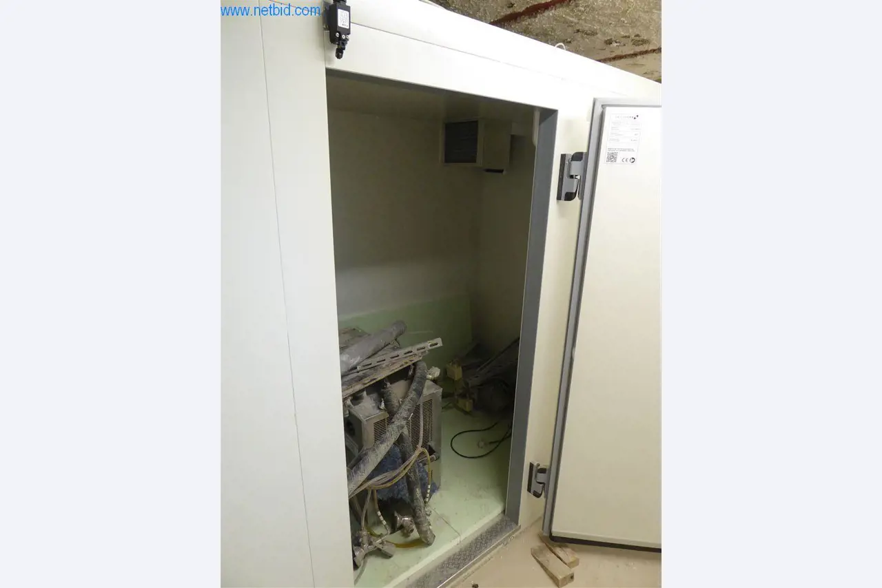 Bedrijfs- en kantooruitrusting van een manege-3