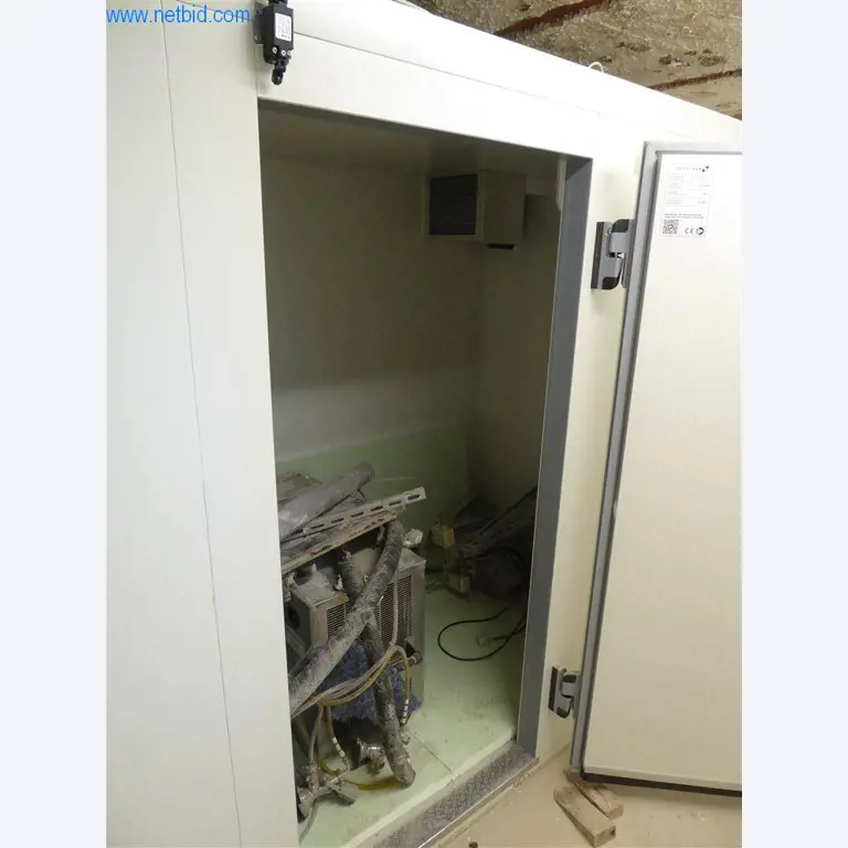 Bedrijfs- en kantooruitrusting van een manege-3