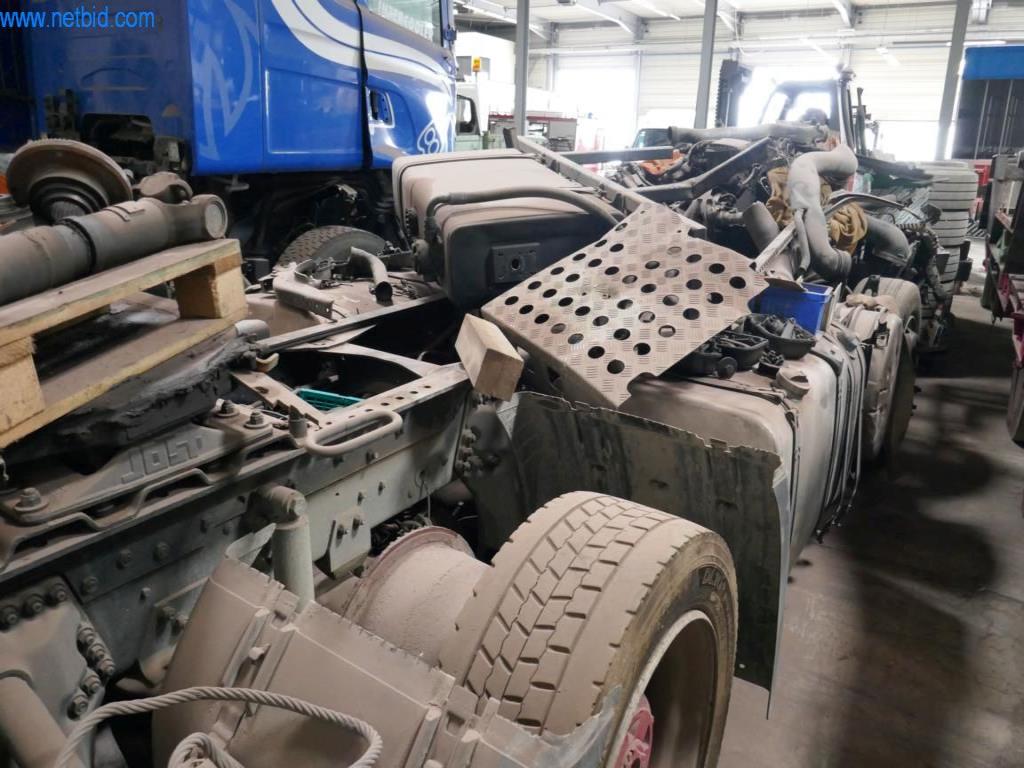 Vehículos, accesorios para camiones y maquinaria de construcción-11