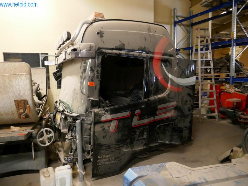 Vehículos, accesorios para camiones y maquinaria de construcción-12