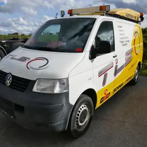 Véhicule d'accompagnement pour les transports lourds Volkswagen T5 geschlossener Kasten