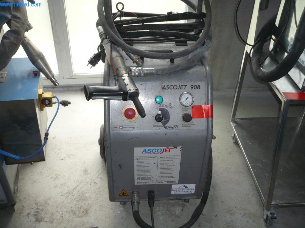 Firma sprzątająca z systemami do wydmuchiwania suchego lodu-2