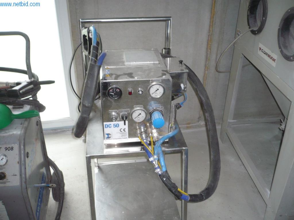 Firma sprzątająca z systemami do wydmuchiwania suchego lodu-1