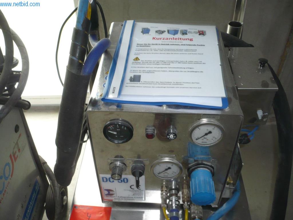 Firma sprzątająca z systemami do wydmuchiwania suchego lodu-2