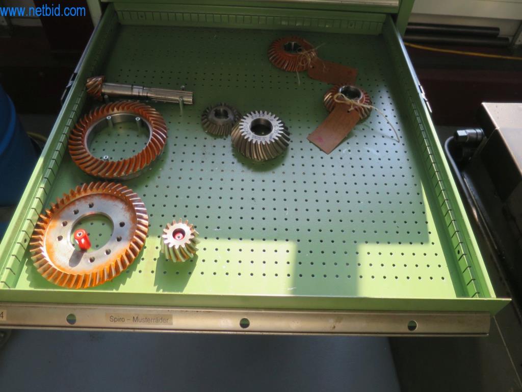 Kompletní sortiment vysoce kvalitních CNC obráběcích strojů-2