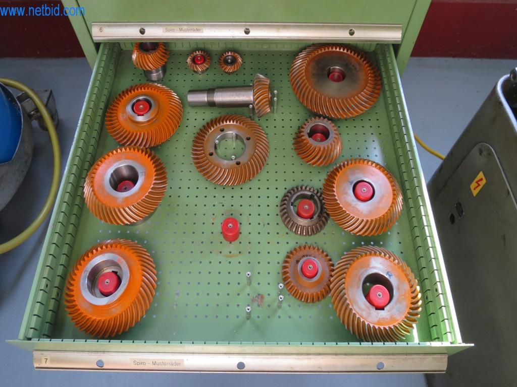 Kompletní sortiment vysoce kvalitních CNC obráběcích strojů-4