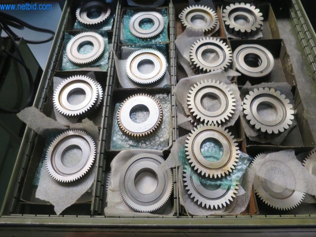 Kompletní sortiment vysoce kvalitních CNC obráběcích strojů-13