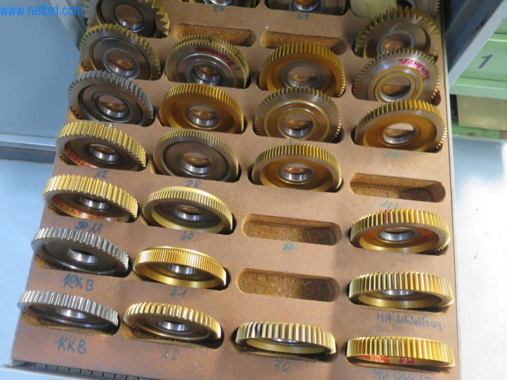 Kompletní sortiment vysoce kvalitních CNC obráběcích strojů-16