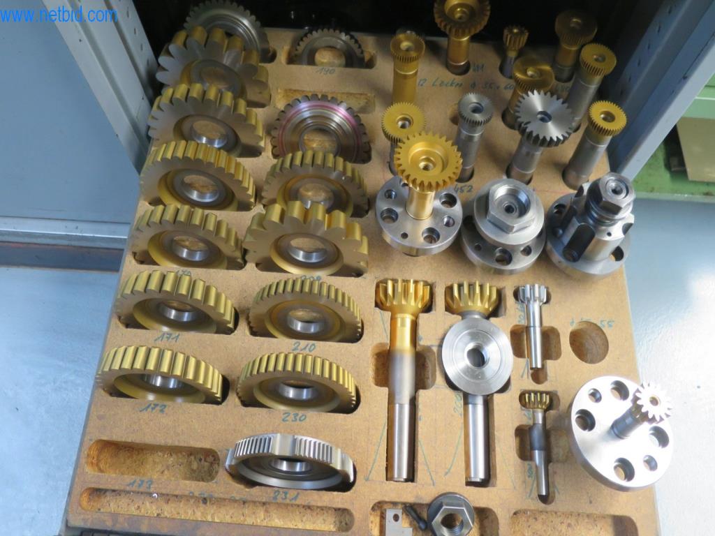 Kompletní sortiment vysoce kvalitních CNC obráběcích strojů-17