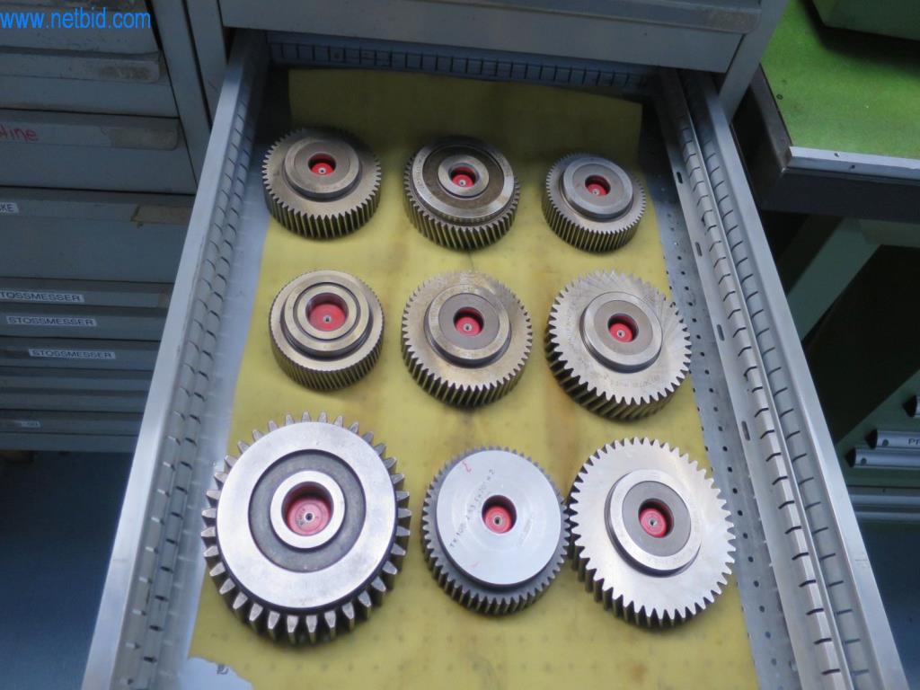 Kompletní sortiment vysoce kvalitních CNC obráběcích strojů-2