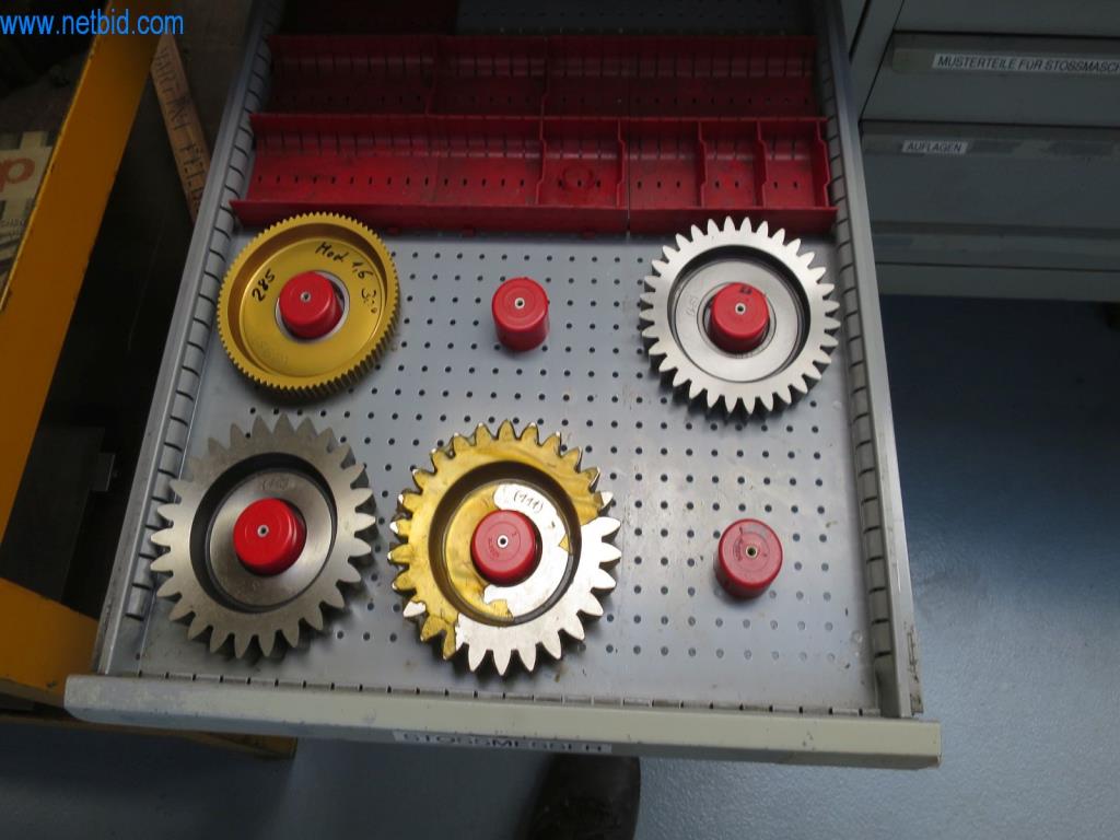 Kompletní sortiment vysoce kvalitních CNC obráběcích strojů-3