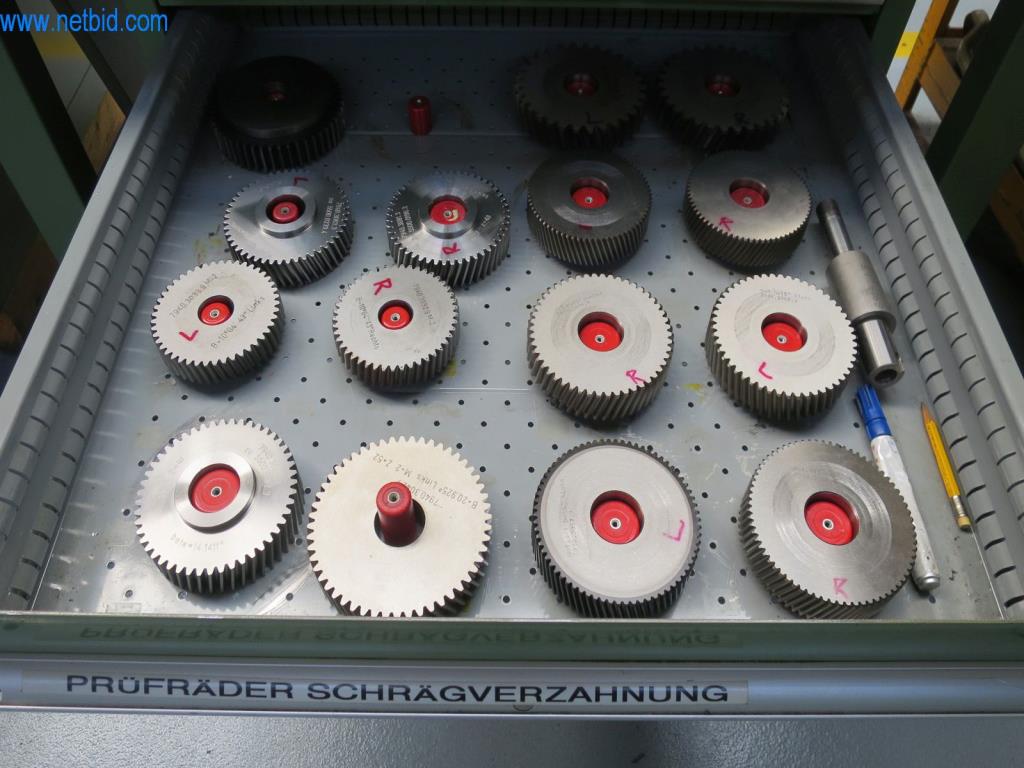 Kompletní sortiment vysoce kvalitních CNC obráběcích strojů-7