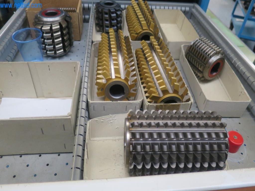 Kompletní sortiment vysoce kvalitních CNC obráběcích strojů-6