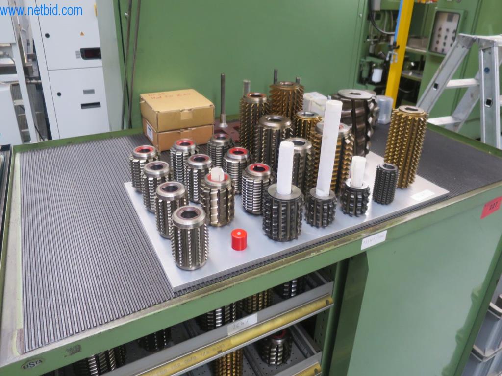 Kompletní sortiment vysoce kvalitních CNC obráběcích strojů-5