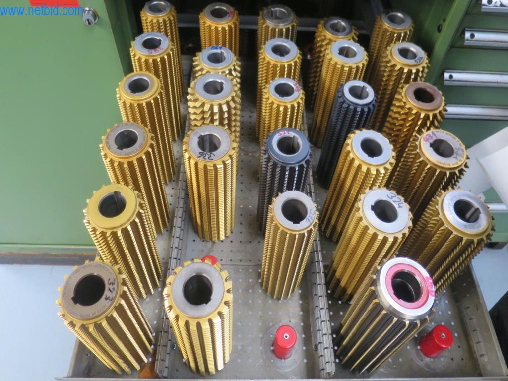 Kompletní sortiment vysoce kvalitních CNC obráběcích strojů-4