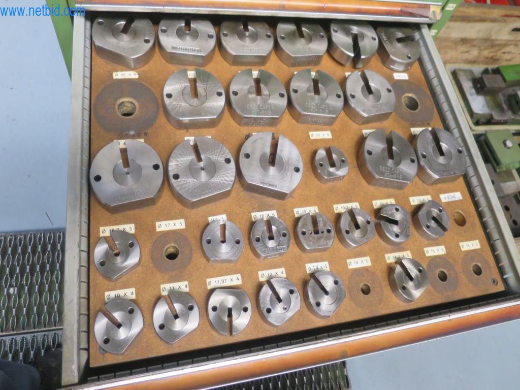 Kompletní sortiment vysoce kvalitních CNC obráběcích strojů-11