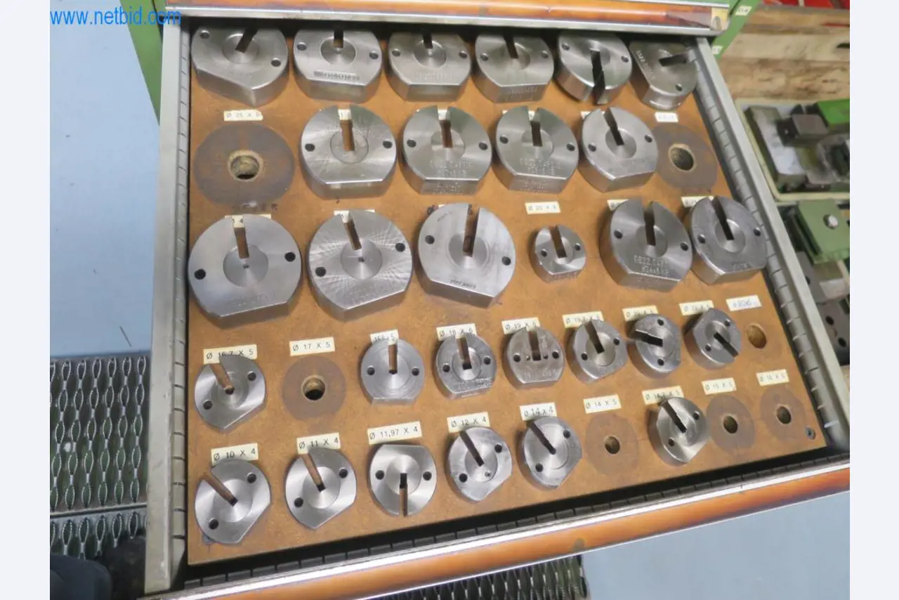 Pełna gama wysokiej jakości maszyn do obróbki CNC-11
