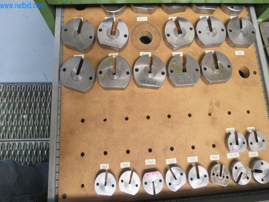 Kompletní sortiment vysoce kvalitních CNC obráběcích strojů-12