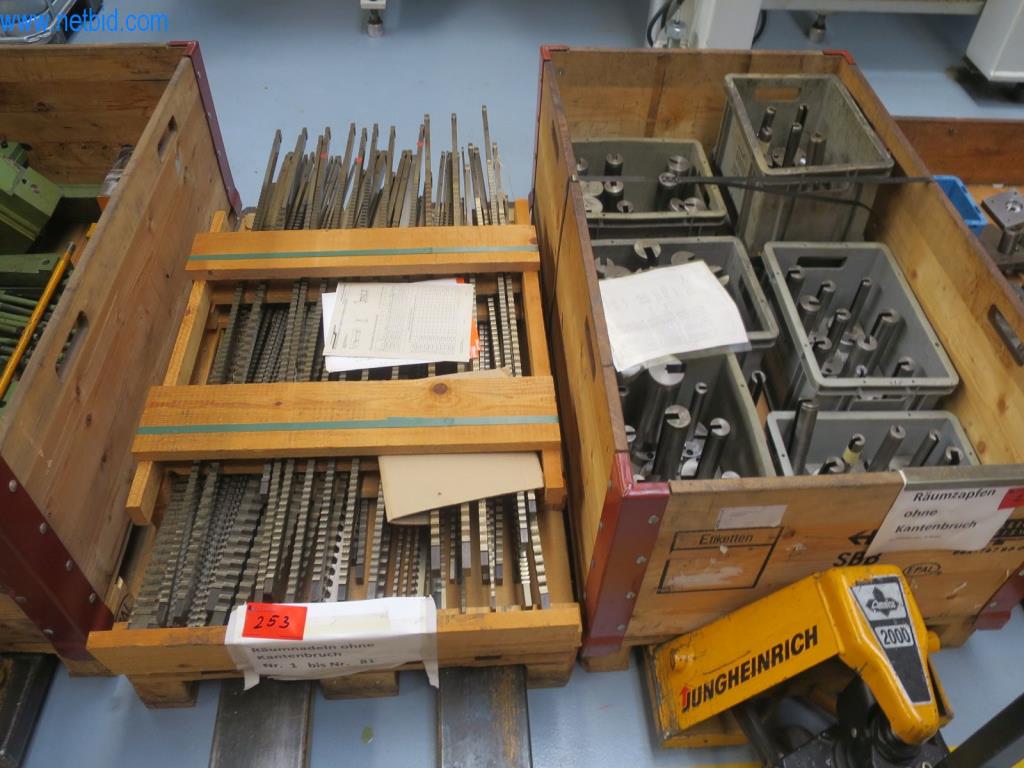 Kompletní sortiment vysoce kvalitních CNC obráběcích strojů-7