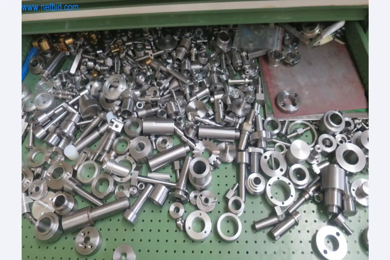 Kompletter Maschinenpark hochwertiger CNC-Bearbeitungsmaschinen-19