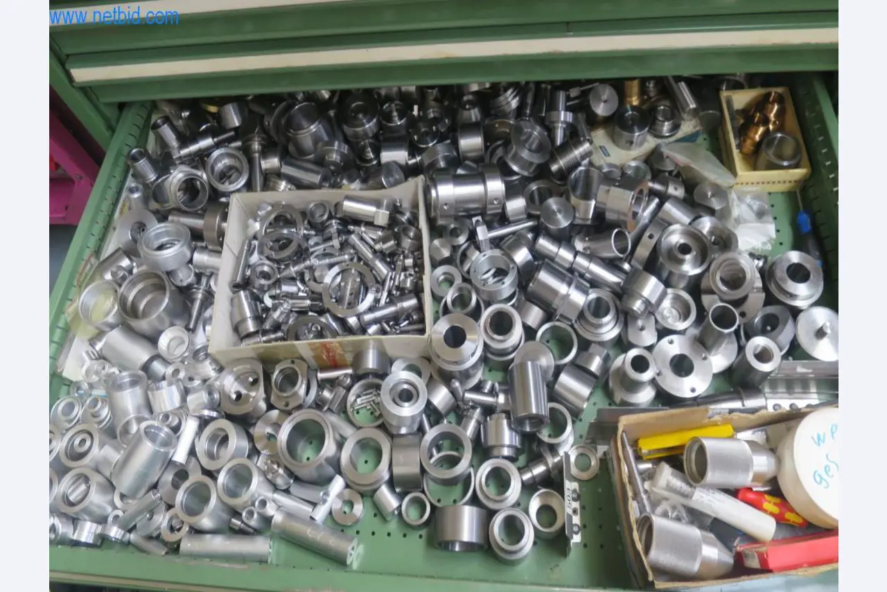 Kompletter Maschinenpark hochwertiger CNC-Bearbeitungsmaschinen-20