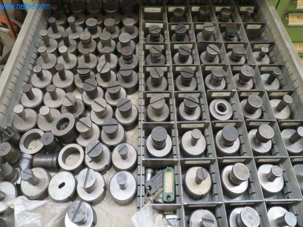 Kompletní sortiment vysoce kvalitních CNC obráběcích strojů-3