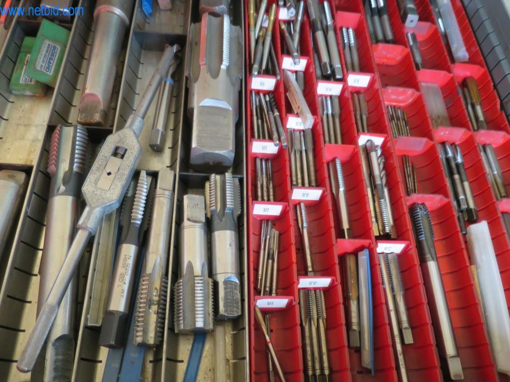 Kompletní sortiment vysoce kvalitních CNC obráběcích strojů-4