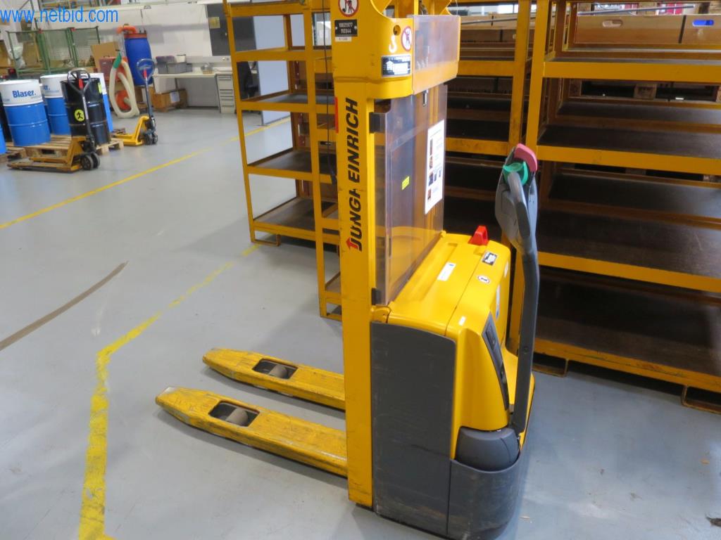 Kompletní sortiment vysoce kvalitních CNC obráběcích strojů-5