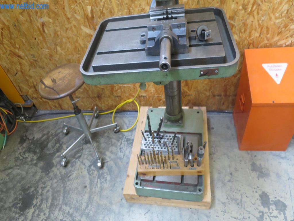 Kompletní sortiment vysoce kvalitních CNC obráběcích strojů-3