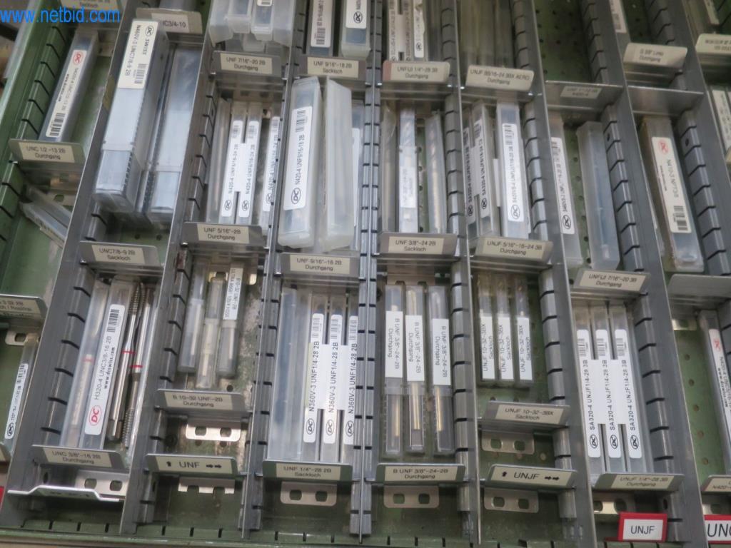 Kompletní sortiment vysoce kvalitních CNC obráběcích strojů-4