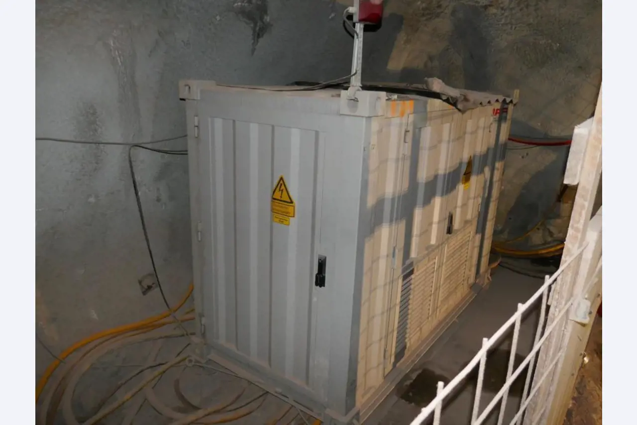 Matériel d'exploitation et de bureau du secteur minier-19